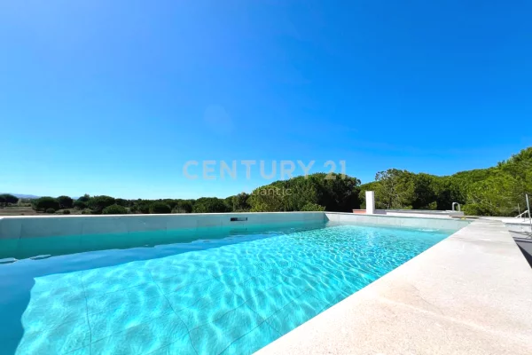 Luxury villas for sale in Durres 4+1, Emty