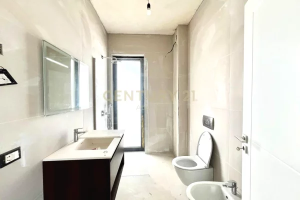 Luxury villas for sale in Durres 4+1, Emty