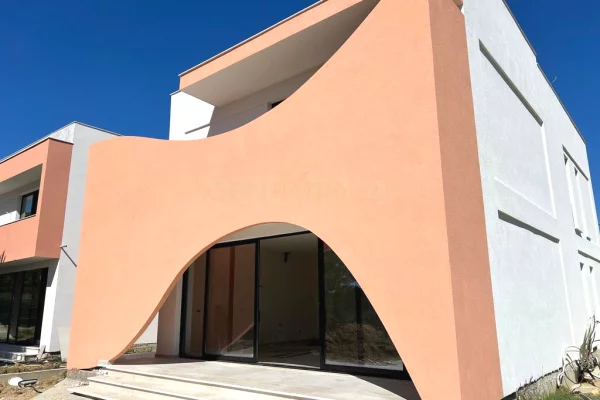 Luxury villas for sale in Durres 4+1, Emty