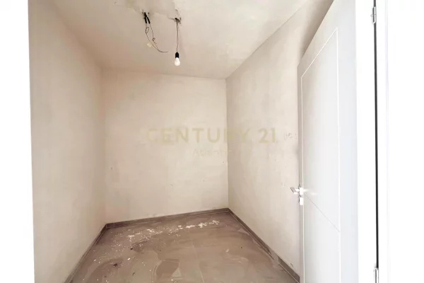 Luxury villas for sale in Durres 4+1, Emty