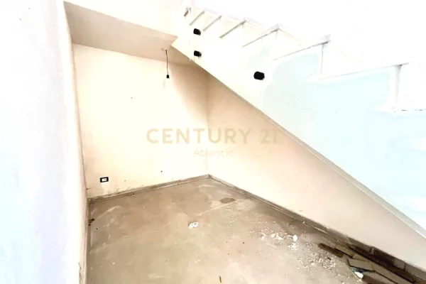 Luxury villas for sale in Durres 4+1, Emty