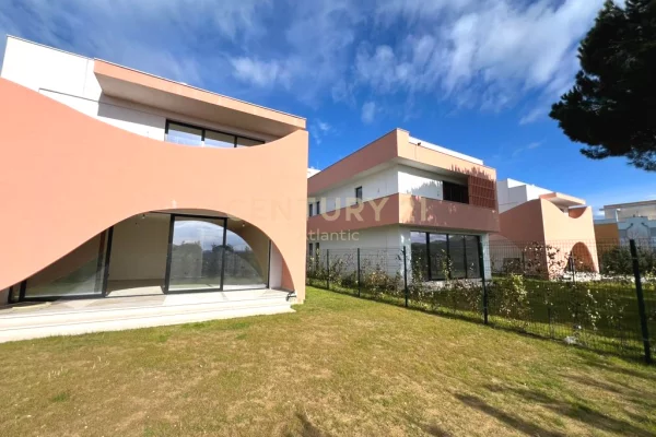 Luxury villas for sale in Durres 4+1, Emty