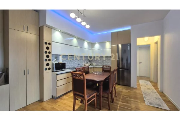 Appartamento in affitto a Tirana 2+1, Arredato