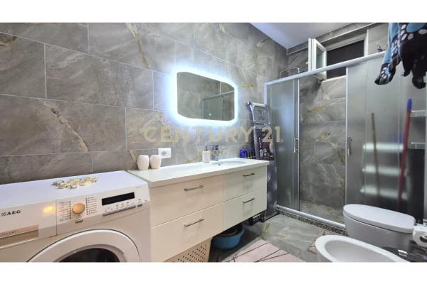 Appartamento in affitto a Tirana 2+1, Arredato