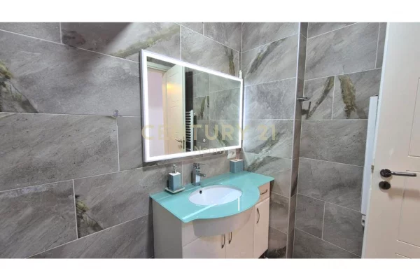 Appartamento in affitto a Tirana 2+1, Arredato