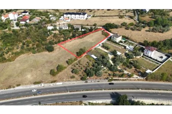 Truall ose Toke ne Tirane - 459,000 Euro