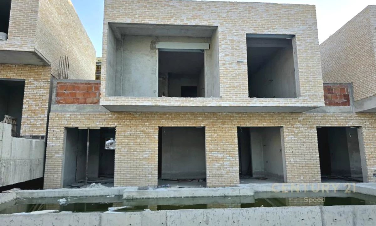 Luxury villas for sale in Tirana 3+1, Emty