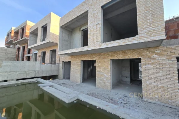 Luxury villas for sale in Tirana 3+1, Emty