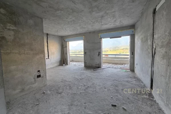 Luxury villas for sale in Tirana 3+1, Emty