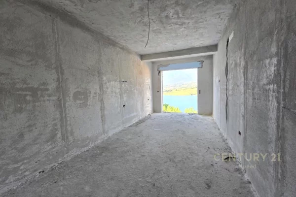 Luxury villas for sale in Tirana 3+1, Emty