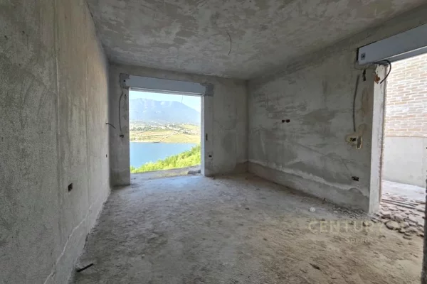 Luxury villas for sale in Tirana 3+1, Emty