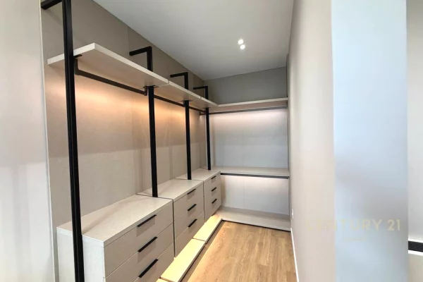 Appartamento in affitto a Tirana 2+1, Arredato