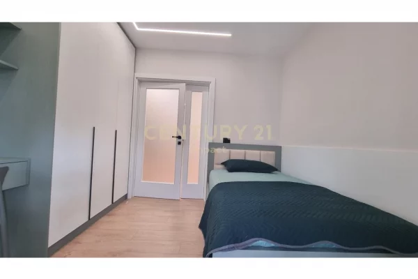 Appartamento in affitto a Tirana 2+1, Arredato