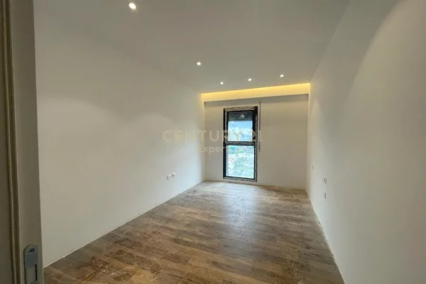 Shtepi ne shitje Apartament ne Tirane, 2+1, Mobilimi Bosh, pa mobiluar, Pagesa 183,600  Euro.