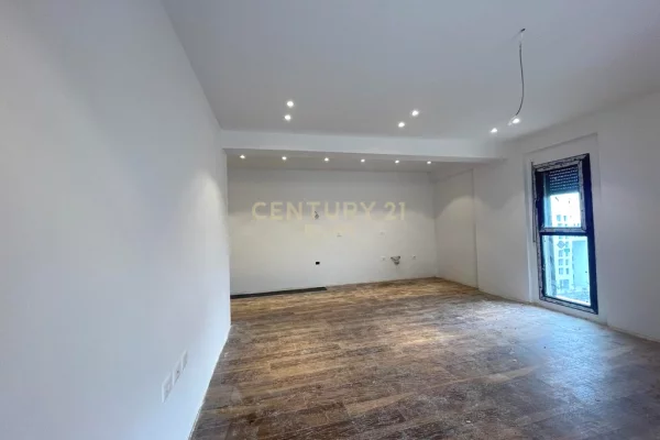 Shtepi ne shitje Apartament ne Tirane, 2+1, Mobilimi Bosh, pa mobiluar, Pagesa 183,600  Euro.