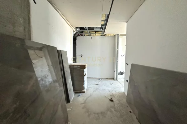 Shtepi ne shitje Apartament ne Tirane, 3+1, Mobilimi Bosh, pa mobiluar, Pagesa 990,000  Euro.