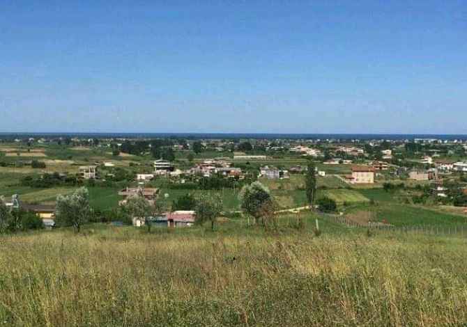 Shitet toke, koder me pamje nga deti 