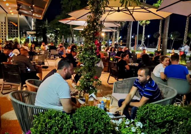 Offerte di lavoro a Valona, Profession Sanitare dhe Banakiere  , , Pagamento Trattabile.