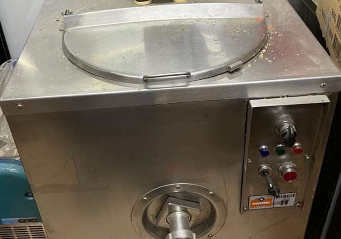 Pajisje biznesi ne shitje ne Tirane - 1,000 Euro