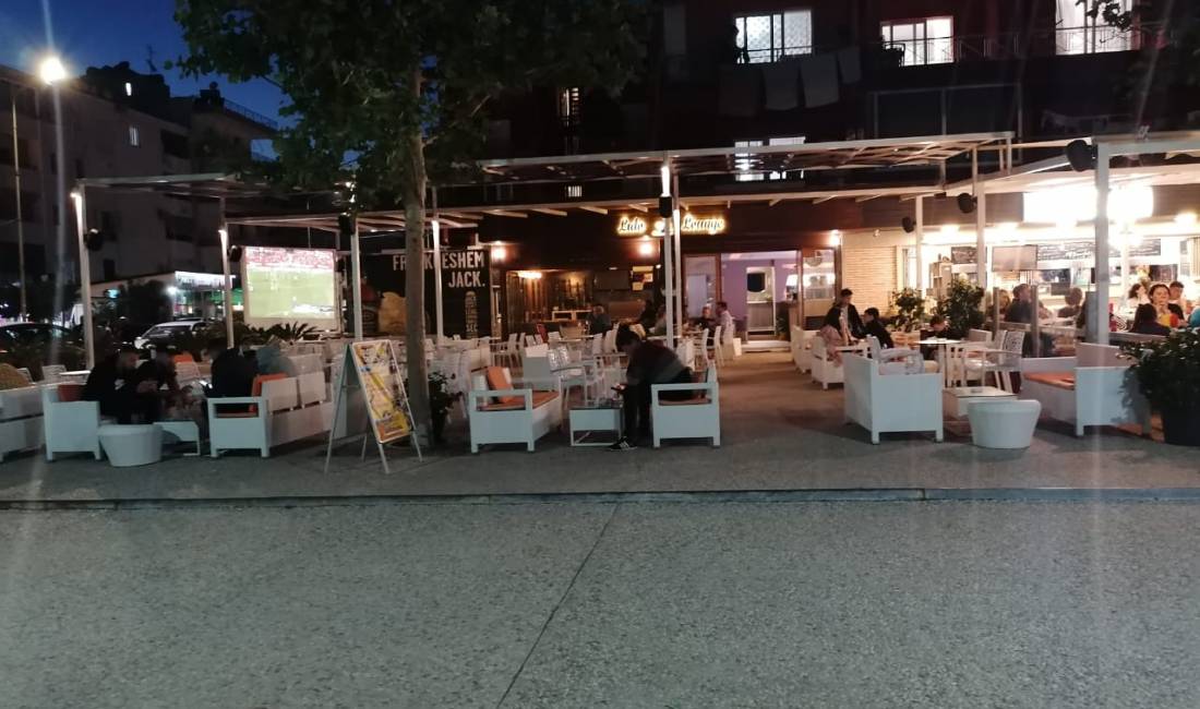 Offerte di lavoro a Himara, Profession Kamarier dhe barist , , Pagamento Trattabile.