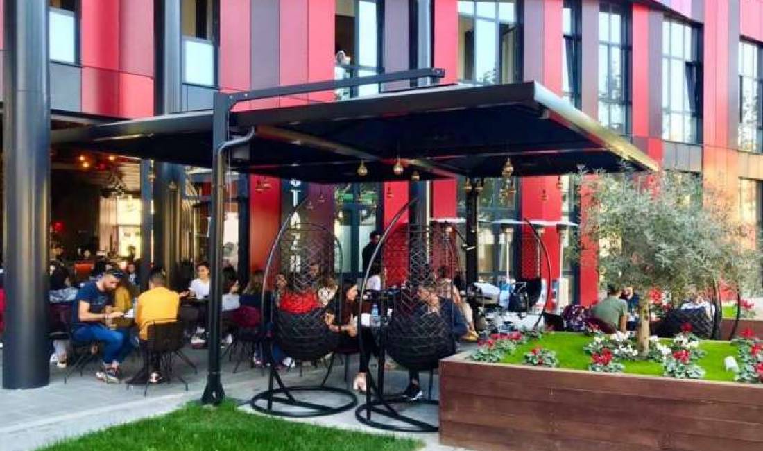 Offerte di lavoro a Tirana, Profession Banakier/e, Kamarier/e dhe Barist , , Pagamento Trattabile.