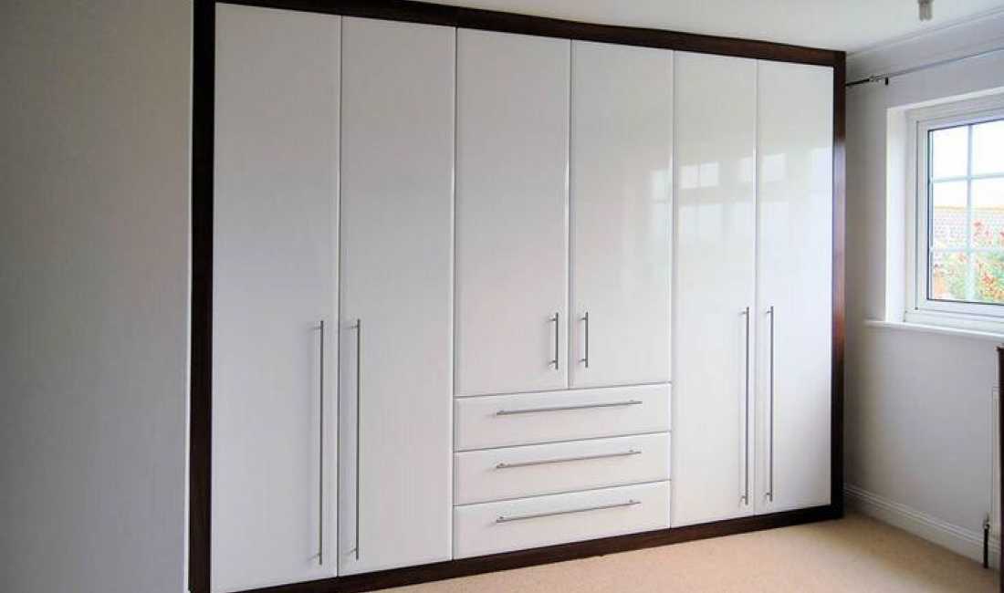 Ofrojme sherbim lyerje dyersh te vjetra, kuzhina, dhoma gjumi ne baze te cilesise se bojes