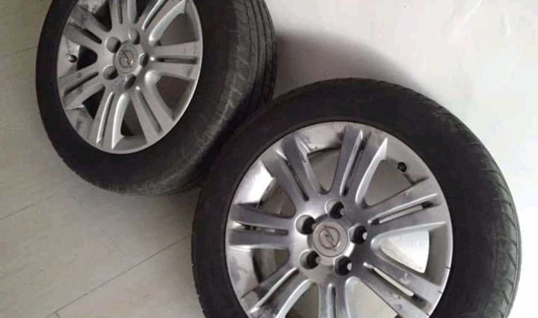 Shiten 4 disqe dhe goma Opel 