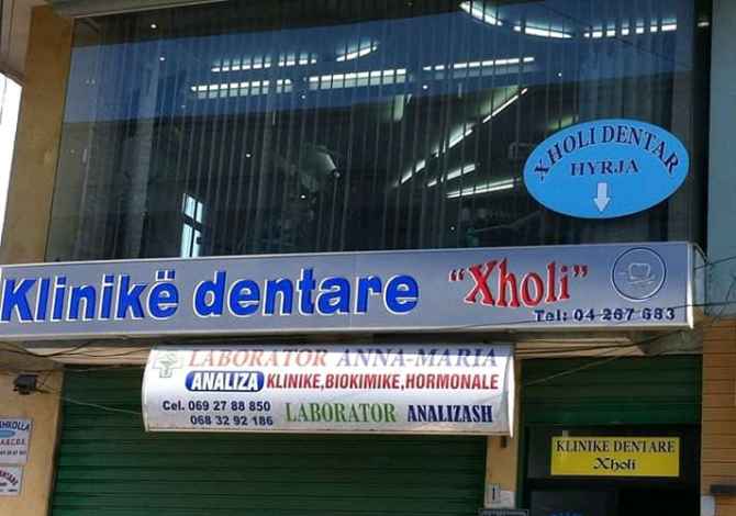 Klinika dentare Xholi ju ofron nje game sherbimesh cilesore per Mbushje, Impante, Zbardhim, Heqje etj.