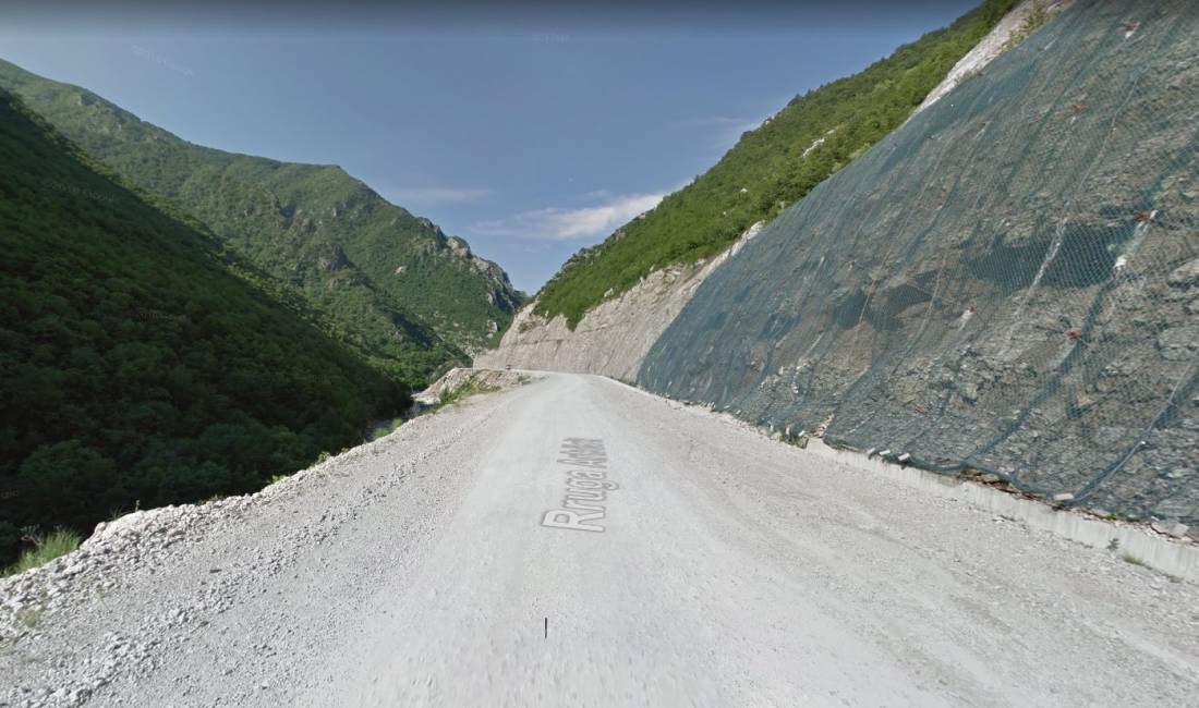 Magazine ne shitje ne “Rrugen e Arbrit”