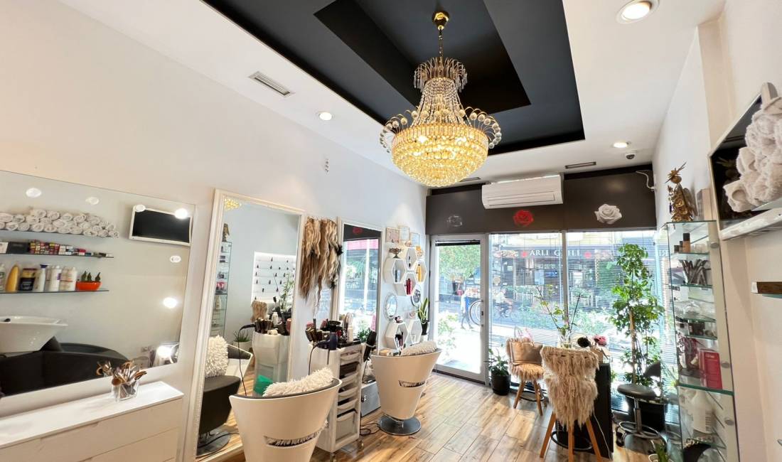 Astir prane Bar Univers, qender estetike parukeri me qira