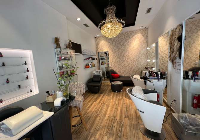 Astir prane Bar Univers, qender estetike parukeri me qira