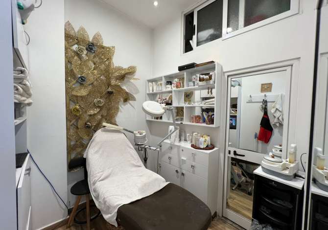 Astir prane Bar Univers, qender estetike parukeri me qira