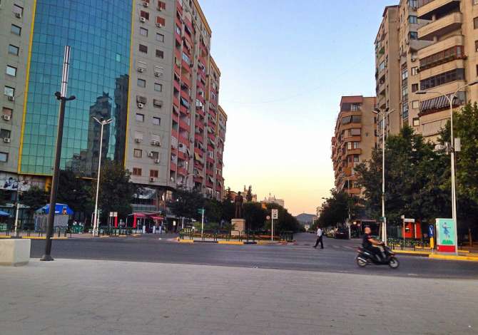 Ambient biznesi me qera 2+1 ne Tirane - 2,700 Euro