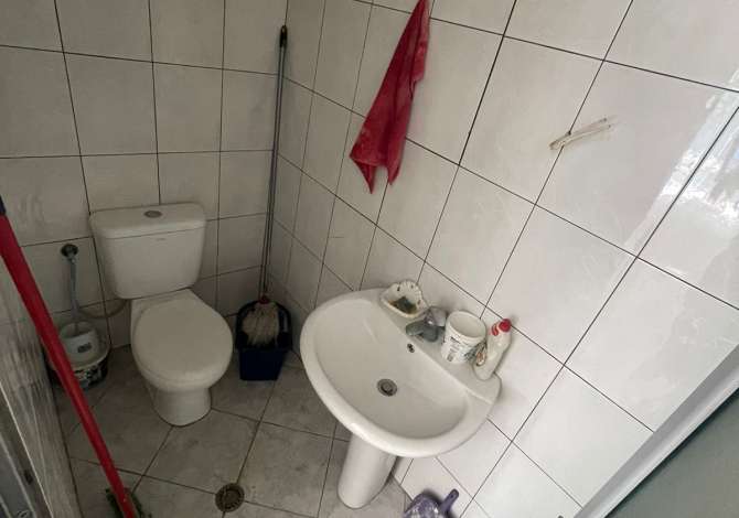 Dyqan ne shitje prane Pallatit me Shigjeta