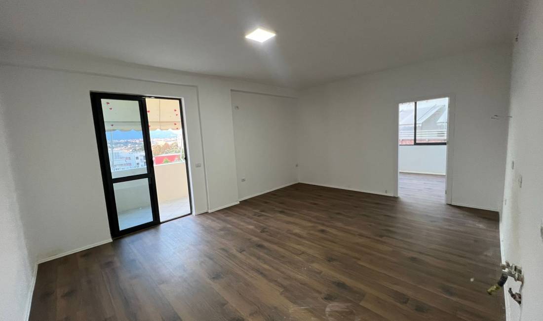 Shtepi ne shitje Apartament ne Tirane, 2+1, Mobilimi E mobiluar, Pagesa 125,000  Euro.
