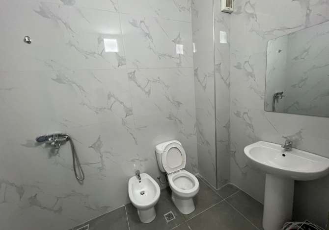 Shtepi ne shitje Apartament ne Tirane, 2+1, Mobilimi E mobiluar, Pagesa 125,000  Euro.