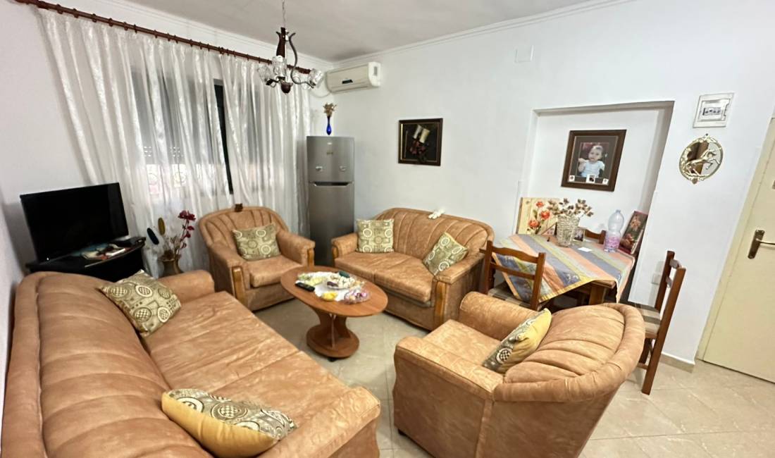 Shtepi ne shitje Apartament ne Tirane, 2+1, Mobilimi Pjeserisht e mobiluar, Pagesa 135,000  Euro.