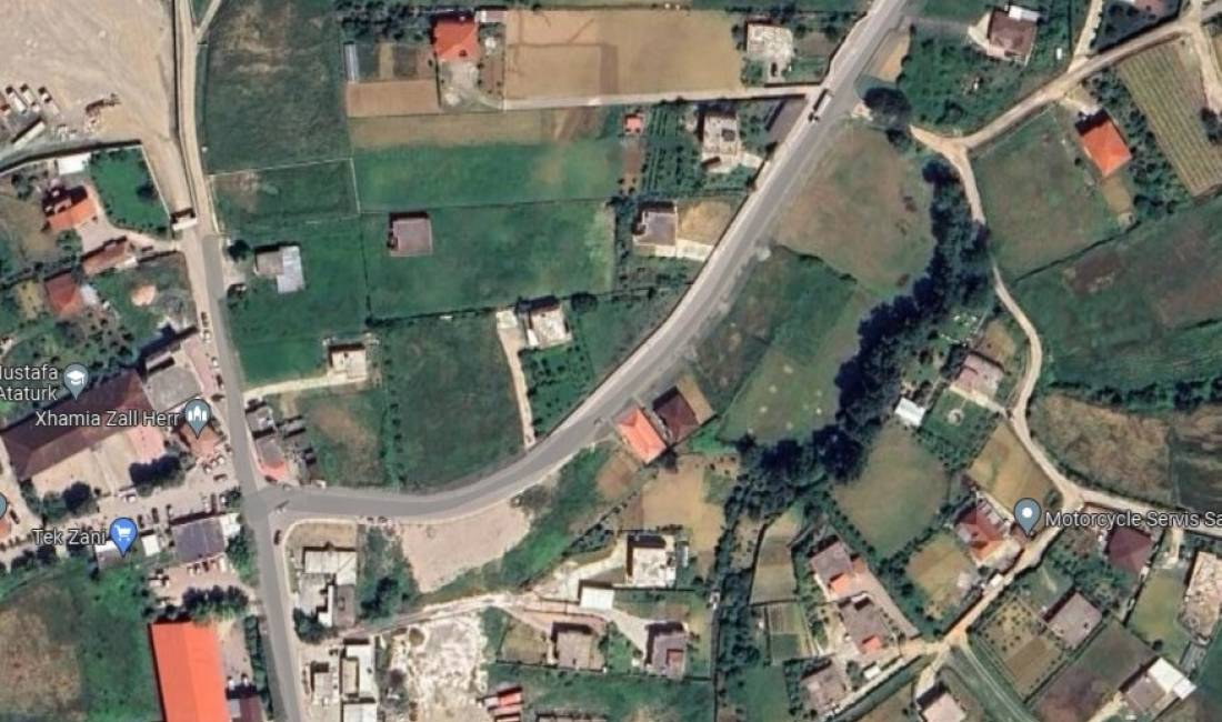 Toke ne shitje ne “Zall-Herr”