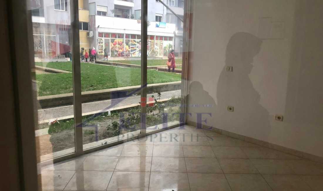 Shitet dyqan tek “Pallati San Tara” ne Astir