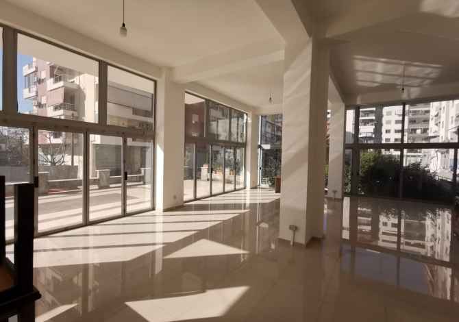 Jepet me qera ambjent ne ‘’Astir’’. 