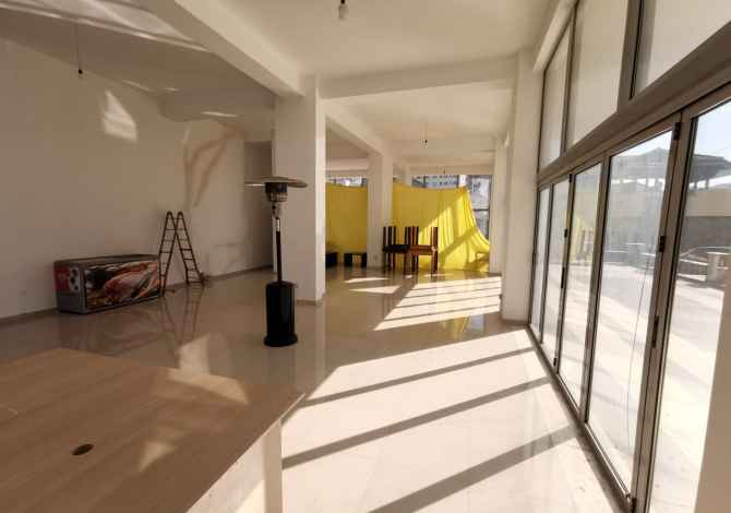 Jepet me qera ambjent ne ‘’Astir’’. 