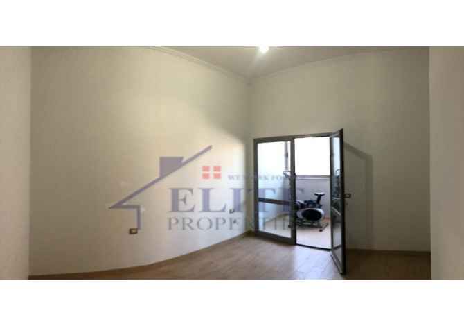 Ambiente Commerciale in Affitto a Tirana - 270 Euro