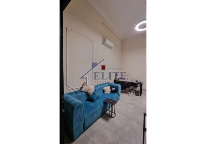 Dyqan me qira , Astir