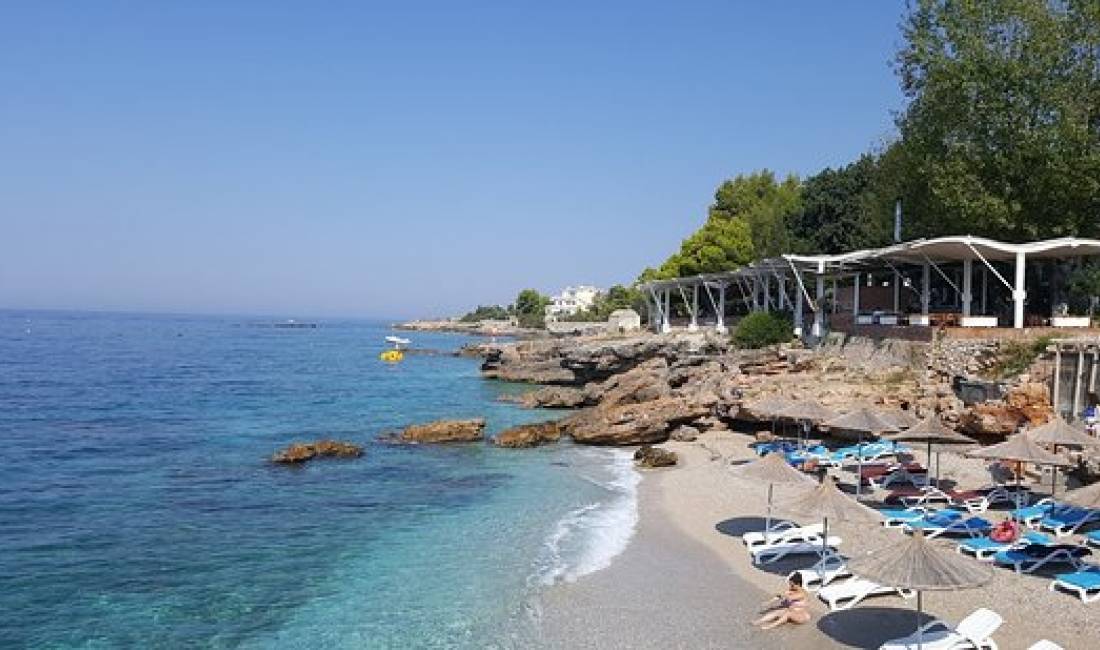 Hotel, truall dhe restorant ne shitje ne Dhermi