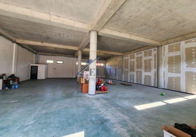 Ambiente Commerciale in Affitto 4+1 a Tirana - 1,200 Euro