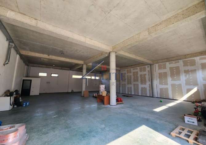 Ambiente Commerciale in Affitto 4+1 a Tirana - 1,200 Euro
