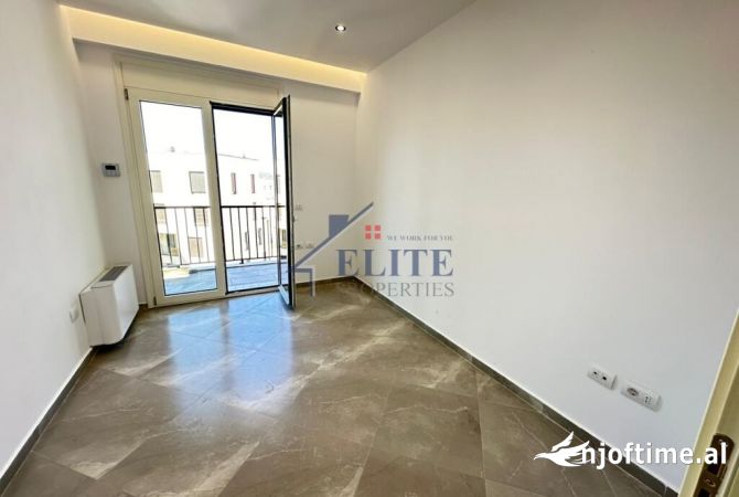 Ambiente Commerciale in Affitto 3+1 a Tirana - 1,300 Euro