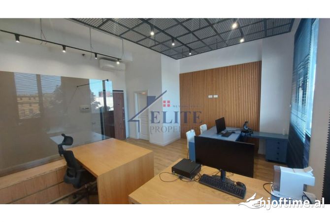Ambiente Commerciale in Vendita 3+1 a Tirana - 126,600 Euro