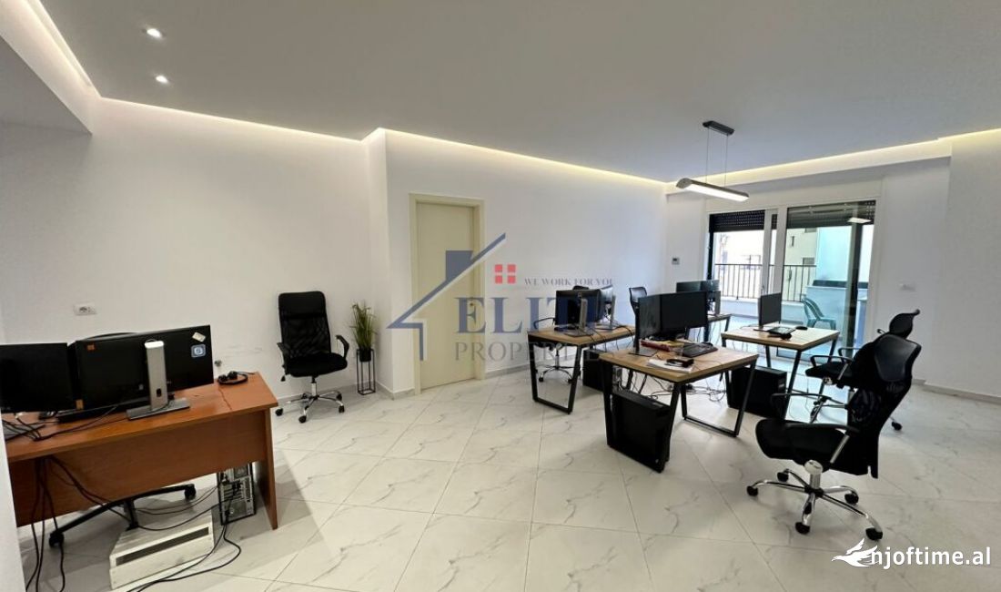 Rruga e Kosovareve, zyra me qira  