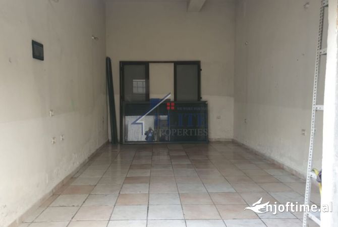 Ambiente Commerciale in Affitto 1+1 a Tirana - 45,000 Leke